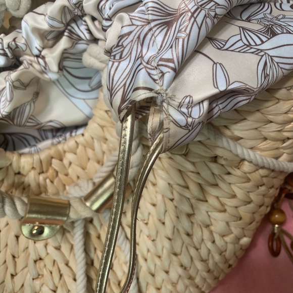 👜 Fully Lined Straw Summer Tote ☀️ - Picture 6 of 8